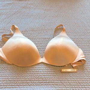 Skims wireless form wireless super push-up bra size 40DD NWT